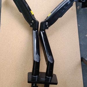 Double monitor mounting hardware